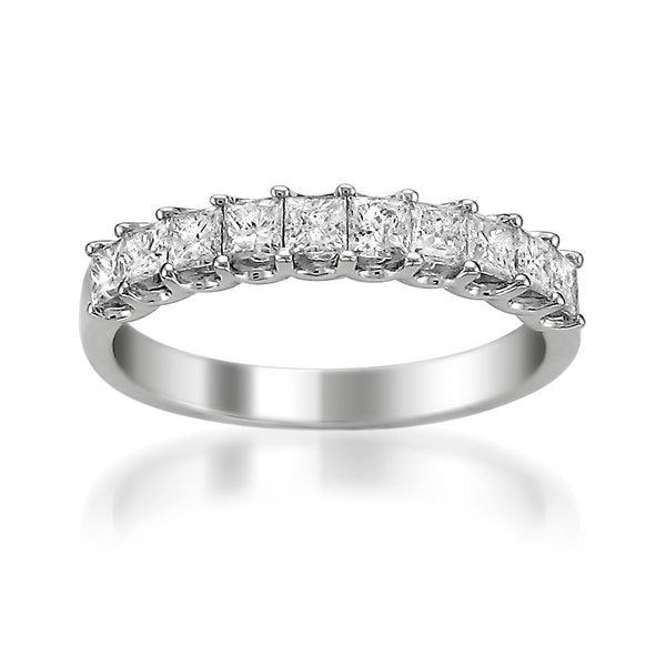 Ring weighing 3.4Gms with 1.04 Carat Diamonds and set in Platinum