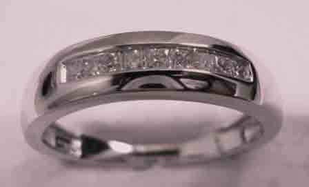 Ring weighing 6.9Gms with 0.25 Carat Diamonds and set in Platinum