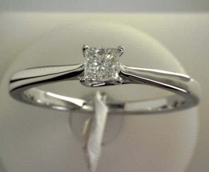 Mined diamond  Ring weighing 2.91Gms with 0.25 Carat Diamonds and set in 14KT Gold